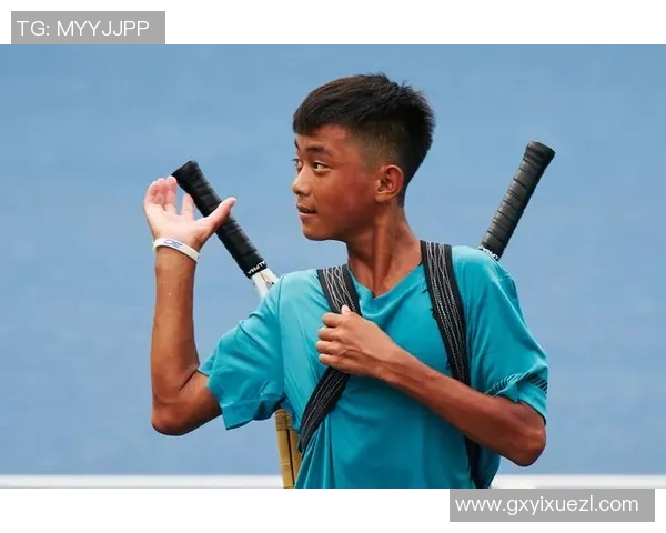 张芳的网球人生:从青涩少女到职业选手的深度对话与成长故事 张芳的网球人生:从青涩少女到职业选手的深度对话与成长故事