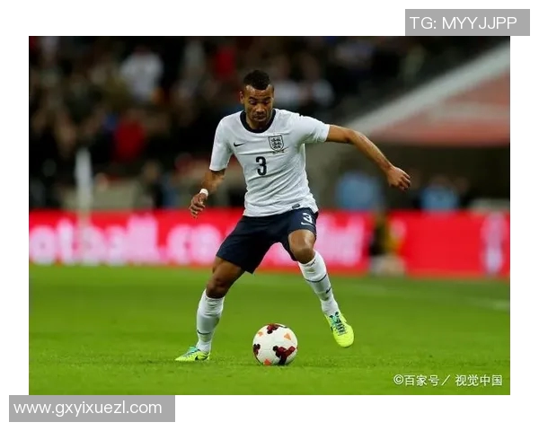 英国足球明星穆尔的传奇生涯与对足球的深远影响探讨