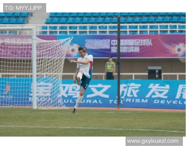 足球明星帆布画高清图片展示展现球场魅力与运动激情的艺术之美 足球明星帆布画高清图片展示展现球场魅力与运动激情的艺术之美